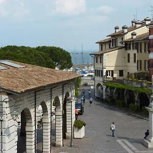 https://appartamento-palazzo-del-provveditore-vista-lago.it-lombardy.com